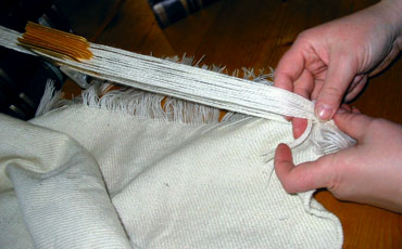 Satu Hovi shows how to finish woven garmet. Picture 1.