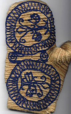 Satu Hovi's reconstruction of Tuukkala mitten 1.