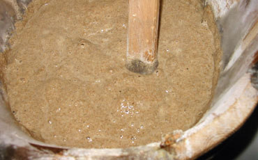 Wooden tub where the dough was mixed and leavened.