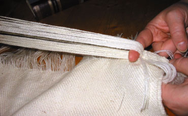 Satu Hovi shows how to finish woven garmet. Picture 3.